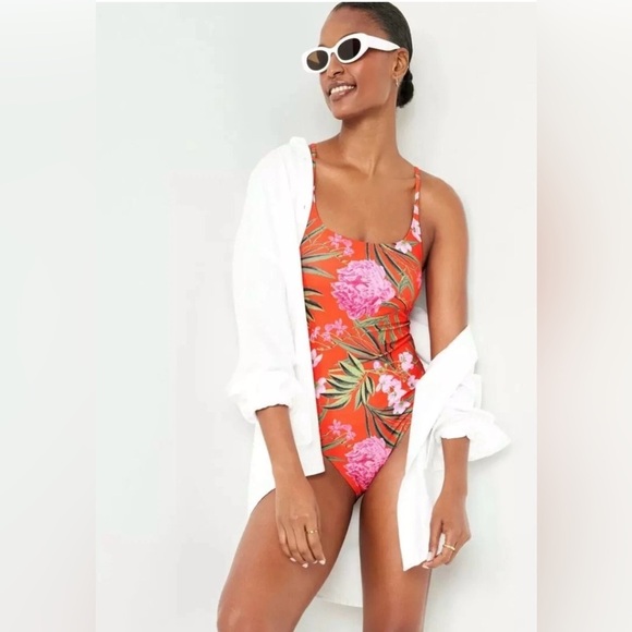 Old Navy Women’s One-Piece Swimsuit Red Floral Size XL NWT - Picture 8 of 8